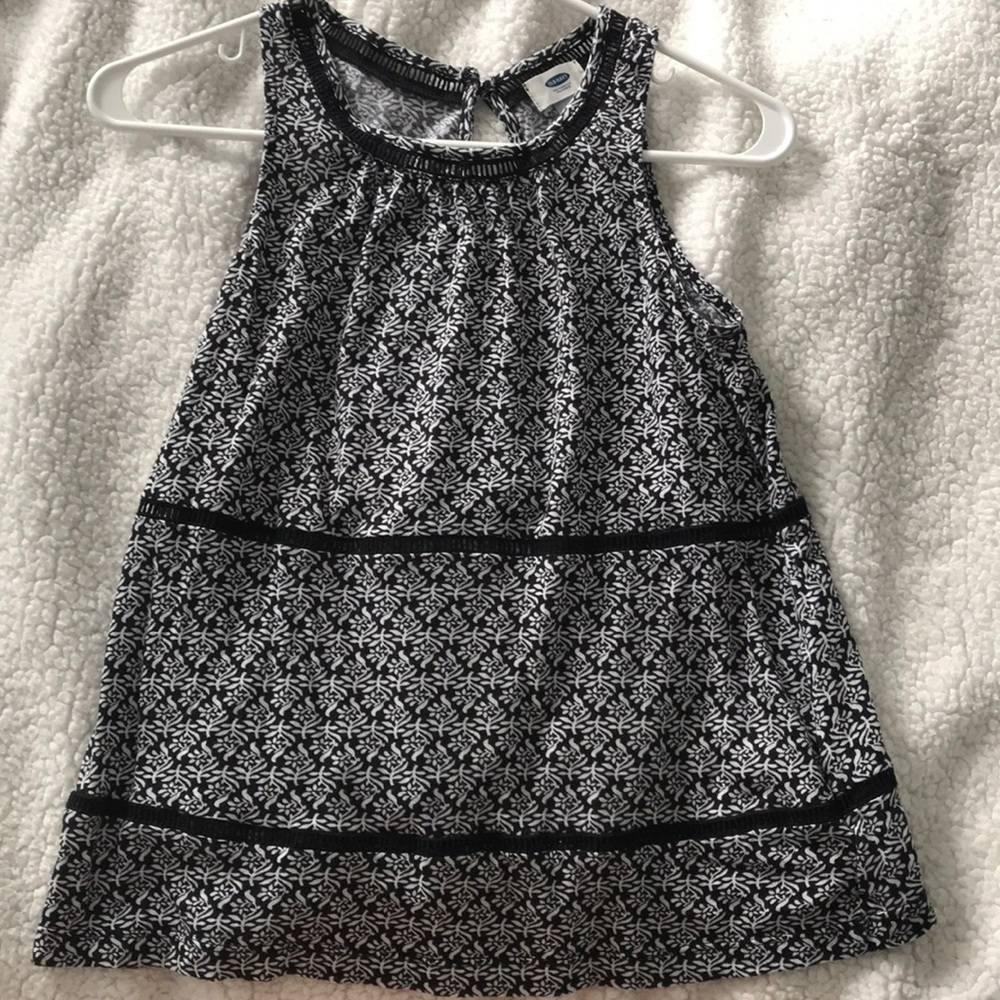 Old Navy black and white flower printed top